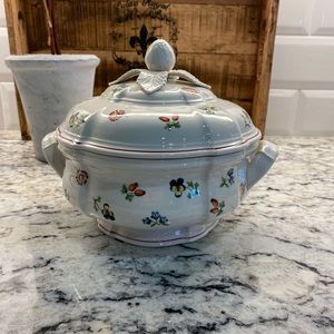 Villeroy & Boch Petite Fleur covered round vegetable tureen